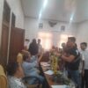 Disindir Masuk Angin, Anggota Pansus DPRD Pati Disambut Kalung Antangin dari Warga