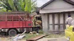 Warung Warga Banjarsari Rusak Ditabrak Truk, Tiga Orang Luka-Luka