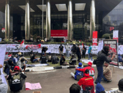 Massa Pati Geruduk Gedung KPK, Desak Bupati Sudewo Jadi Tersangka
