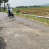 Baru Sebulan Diaspal, Jalan Alternatif Pati–Kudus Sudah Mengelupas! Warga Pertanyakan Kualitas Proyek