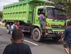 Warga Kayen Geram, Truk Fuso Bermuatan Galian C Dihentikan di Jalan Provinsi