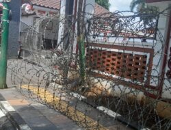 Pengamanan Ketat Rapat Paripurna DPRD Pati, Kawat Berduri Dipasang di Sekitar Gedung