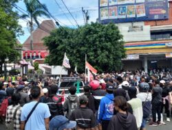 Ribuan Massa Padati Simpang Lima Pati, Jalan Menuju DPRD Ditutup Ketat