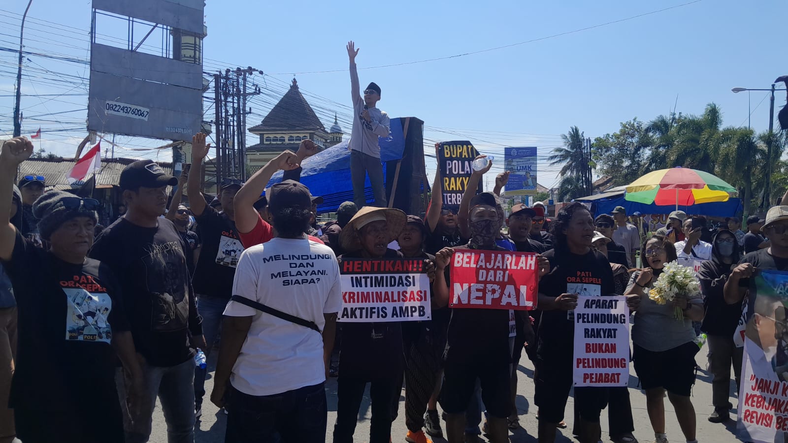 Isu perpecahan antara masyarakat Pati Utara dan Pati Selatan kian memanas di jagat media sosial. Narasi yang menggiring opini adanya rivalitas antardaerah itu dinilai berpotensi memicu gesekan sosial di Kabupaten Pati. (Jurnalindo.com)