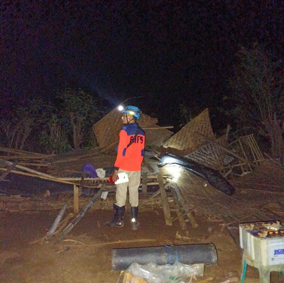 Angin Puting Beliung di Dukuhsekti (Sumber Foto. JurnalIndo)