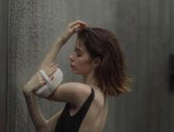 Benarkah Mandi Malam Berbahaya? Ini Fakta Medis dan Manfaat Tersembunyi yang Jarang Diketahui