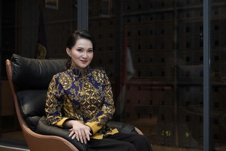 Gubernur Maluku Utara Sherly Tjoanda akhirnya angkat bicara mengenai tuduhan keterlibatan dirinya dalam perusahaan (Sumber foto : Tempo.co)