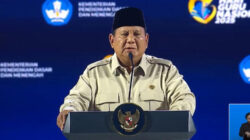 Presiden Republik Indonesia Prabowo Subianto menyampaikan pesan tegas kepada para guru di seluruh Indonesia agar tidak ragu (Sumber foto : Kompas.com)