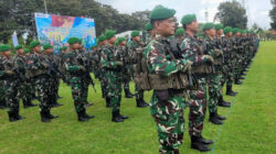 Mulai Senin (1/12/2025), sebanyak 110 personel TNI Angkatan Darat (AD) resmi diterjunkan untuk memperkuat pengamanan (Sumber foto : Kompas.com)