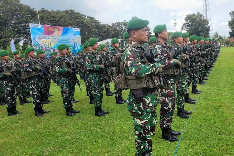 Mulai Senin (1/12/2025), sebanyak 110 personel TNI Angkatan Darat (AD) resmi diterjunkan untuk memperkuat pengamanan (Sumber foto : Kompas.com)