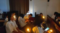 Cahaya Lilin Warnai Refleksi Malam Natal 2025 di GITJ Margorejo
