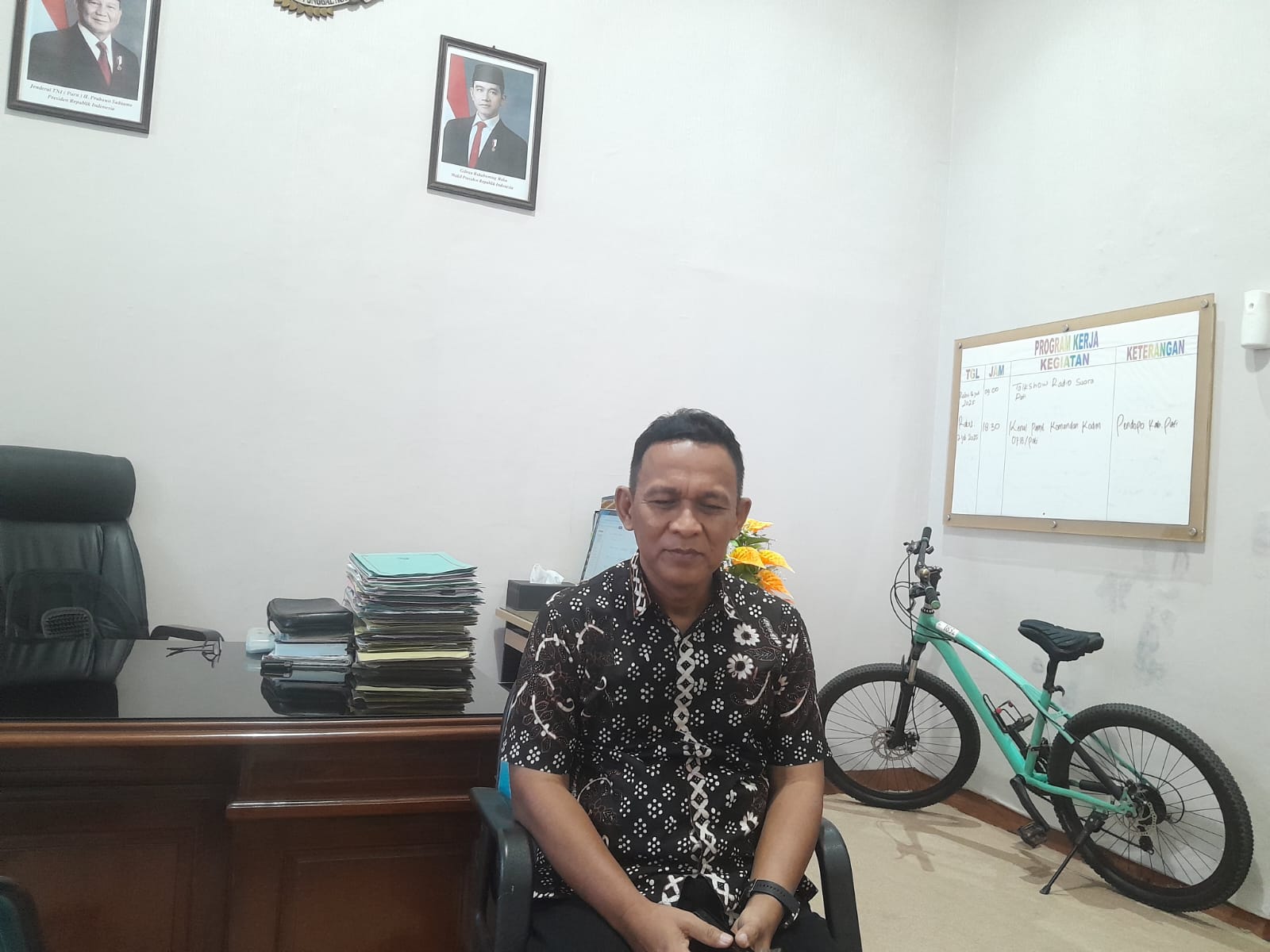 Hingga pertengahan Desember 2025, pemerintah belum menetapkan besaran kenaikan Upah Minimum Kabupaten (UMK) (Jurnalindo.com)