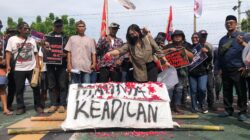 Keranda “Matinya Keadilan” Warnai Sidang Eksepsi Botok–Teguh di PN Pati