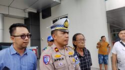 Tersungkur! Nenek 71 Tahun Tersenggol Mobil Tahanan Kejari Pati di Depan PN