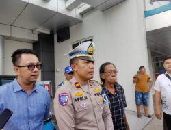 Tersungkur! Nenek 71 Tahun Tersenggol Mobil Tahanan Kejari Pati di Depan PN