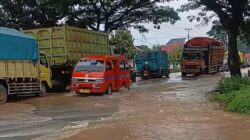 Hujan Lima Hari, Jalanan di Pati Berlubang dan Tergenang, Polisi Turun Tangan