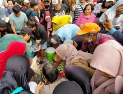 Ribuan Warga Pati Gelar Doa Bersama dan Cukur Gundul Usai Bupati Ditangkap KPK