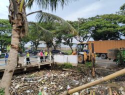 Sampah Menyumbat Sungai, Pemerhati Lingkungan Desak Pemkab Pati Wajibkan Perdes di Tiap Desa