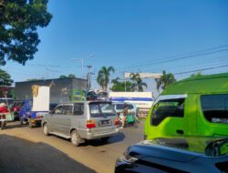Pantura Pati Lumpuh Total, Kendaraan Mengular dari JLS hingga Juwana