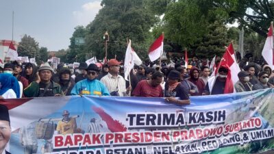 Ribuan Warga Pati Turun ke Jalan, Minta Program MBG Tetap Dilanjutkan