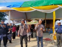 Empat Gunungan Hasil Bumi Diarak Keliling Desa, Widorokandang Semarakkan Tahun Baru Muharram 1448 H