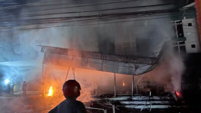 Diduga Korsleting Listrik, Toko Pakaian di Waturoyo Pati Terbakar, Kerugian Rp 250 Juta
